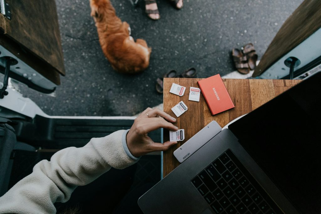 Micro-entreprise ou société : quel régime choisir pour se lancer ?