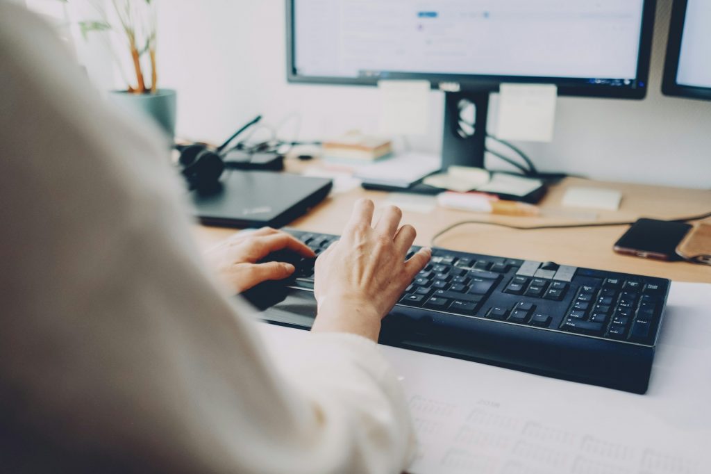Domicilier son entreprise chez soi : règles, limites et formalités