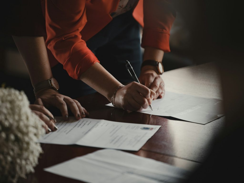 Contrat de prestation de services : quelles clauses faut-il prévoir ?